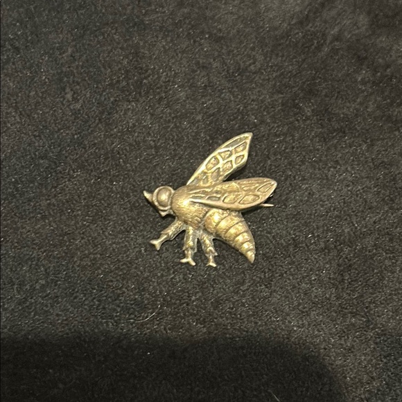 Gold Insect Brooch - Picture 1 of 4